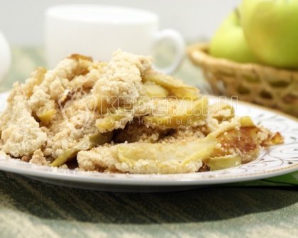 Яблочные дольки с песочной крошкой