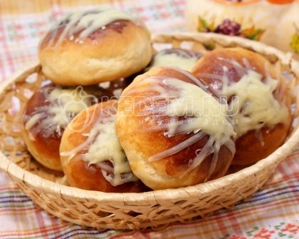 Булочки с сыром в духовке на сухих дрожжах