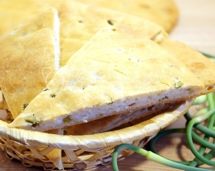 Лепешка с чесночными стрелками «Сандра»